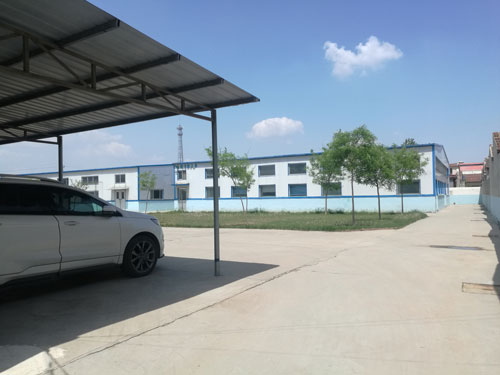 德州健之源地處魯西北平原，毗鄰黃河故道森林公園，生產條件環(huán)境優(yōu)越，擁有現(xiàn)代化的廠房，標準化的生產車間，公司擁有三證：SC食品生產許可證、GMP證、食品出口生產企業(yè)證書，生產過程中采用ISO22000管理體系進行科學管理，并擁有近十年的生產加工經驗，產品口感、湯色、功效等各項指標均能達到客戶滿意，生產采用全自動帶線帶牌袋泡茶包裝機生產線，有全套的粉碎和超微粉碎、分篩、烘干、滅菌、制粒、制袋等設備，科學的生產工藝和嚴格規(guī)范的滅菌殺毒技術。